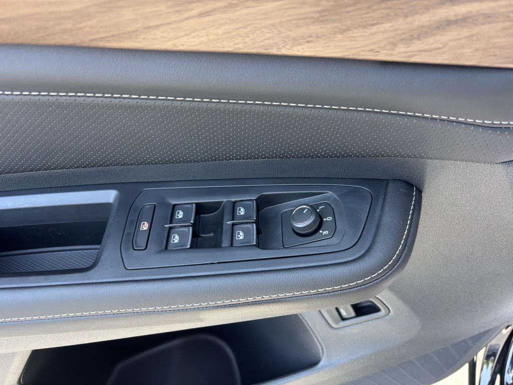 2026 Volkswagen Atlas SE w/Tech - Photo 13