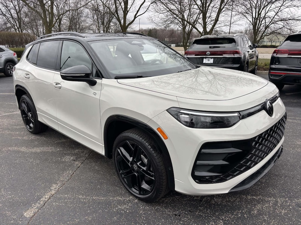 New 2026 Volkswagen Tiguan 2.0T SE R-Line Black SUV