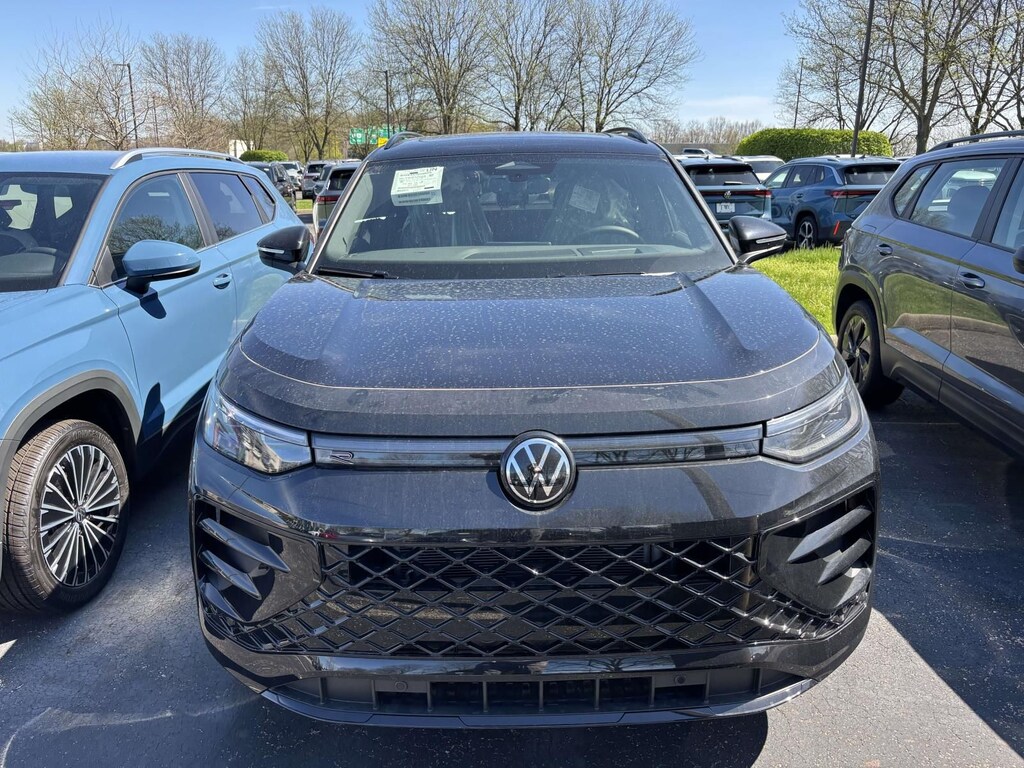 New 2026 Volkswagen Tiguan 2.0T SE R-Line Black SUV
