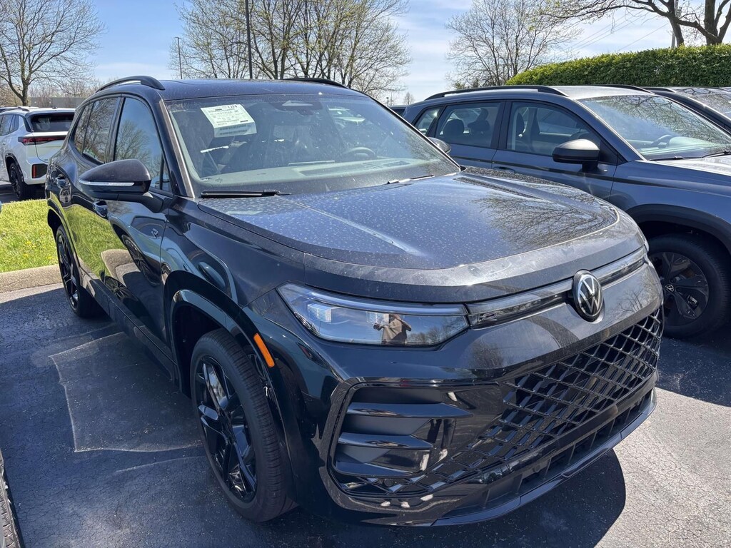 New 2026 Volkswagen Tiguan 2.0T SE R-Line Black SUV