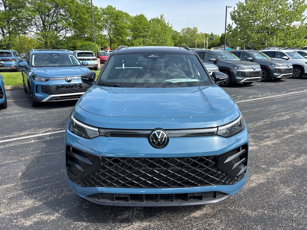New 2026 Volkswagen Tiguan 2.0T SE R-Line Black SUV
