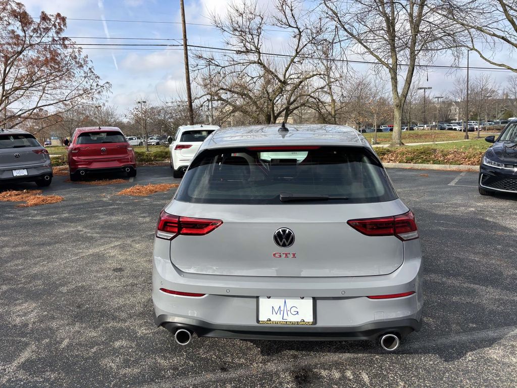 2026 Volkswagen Golf GTI SE | CarEdge | CarEdge