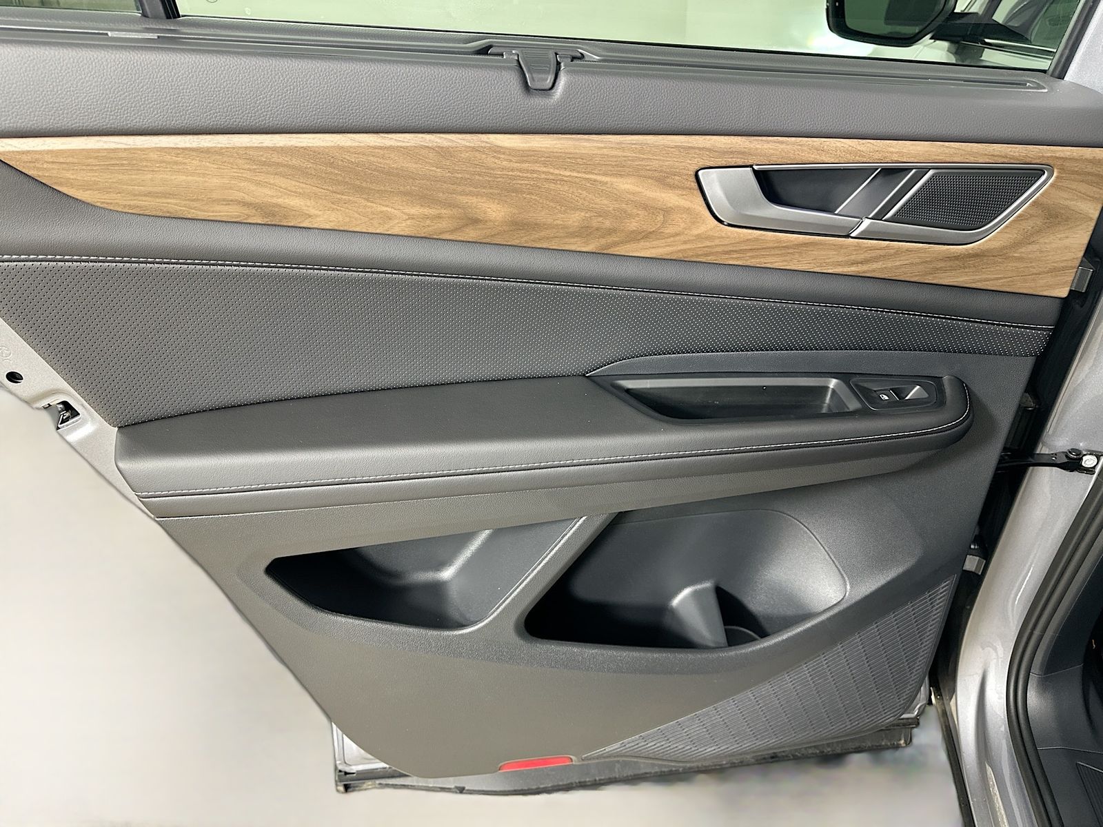 2026 Volkswagen Atlas SE w/Tech - Photo 34