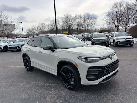 2026 Volkswagen Tiguan 2.0T SE R-Line Black SUV