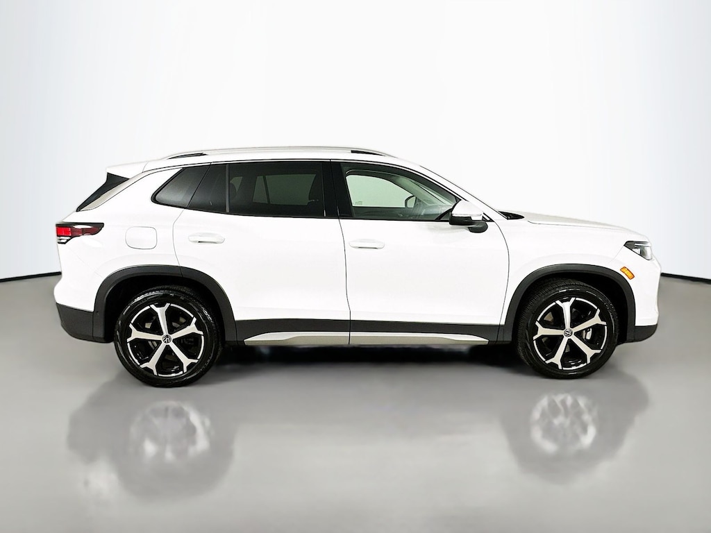 Used 2025 Volkswagen Tiguan 2.0T SE SUV