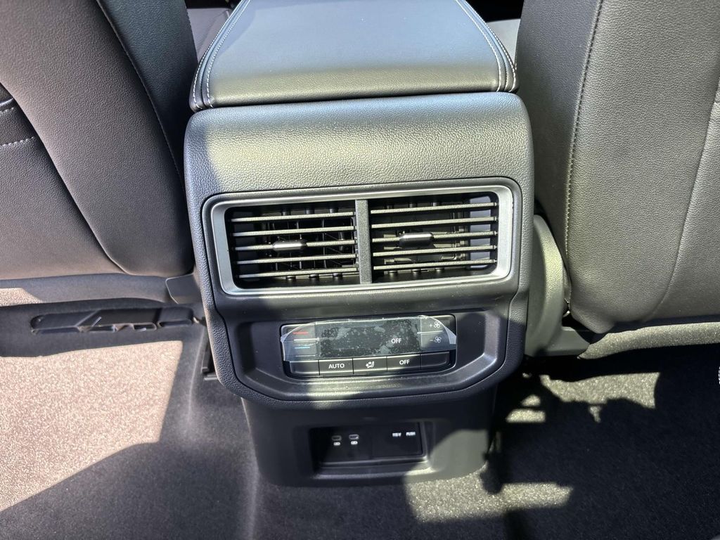2026 Volkswagen Atlas SE w/Tech - Photo 34