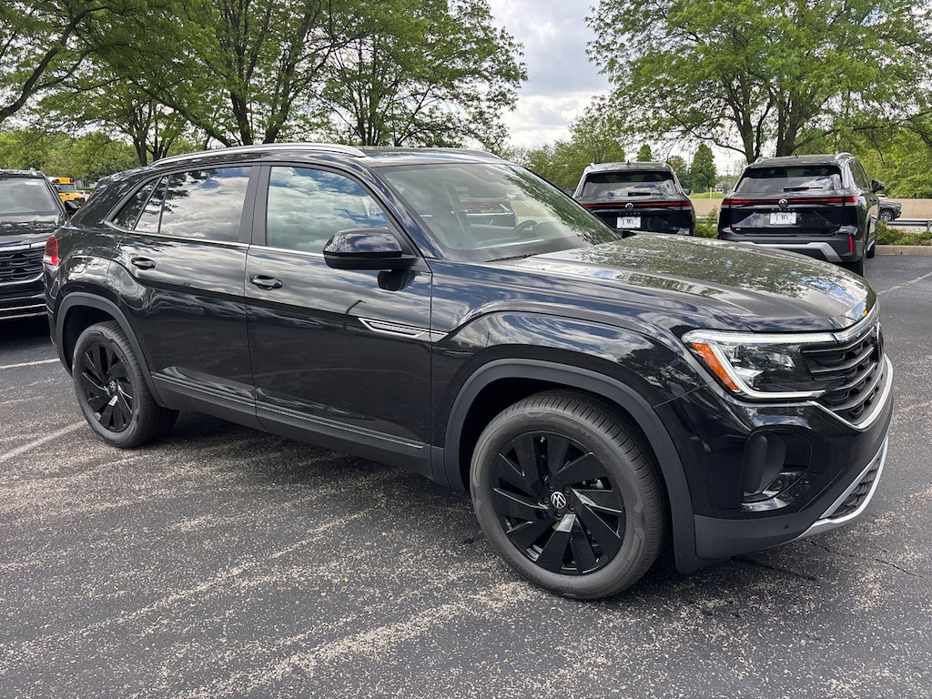New 2026 Volkswagen Atlas Cross Sport 2.0T SE w/Technology SUV