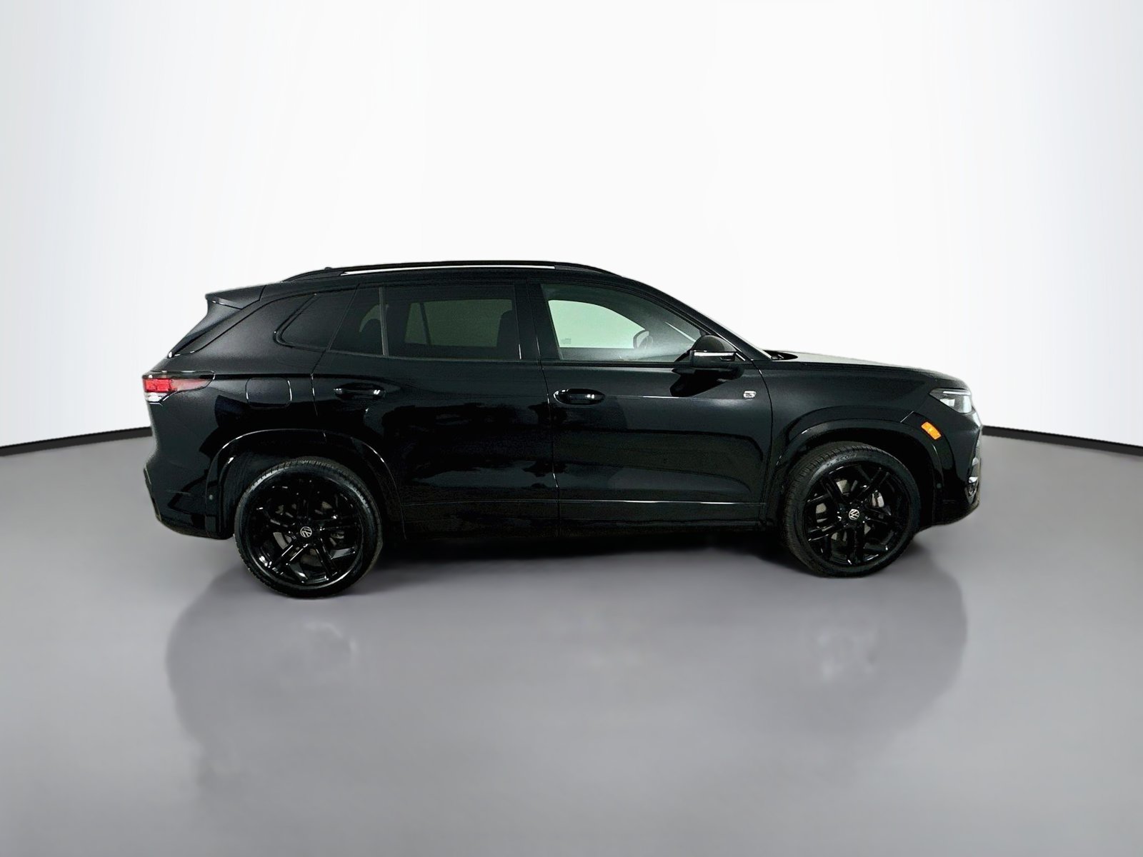 Used 2026 Volkswagen Tiguan SE R-Line Black SUV