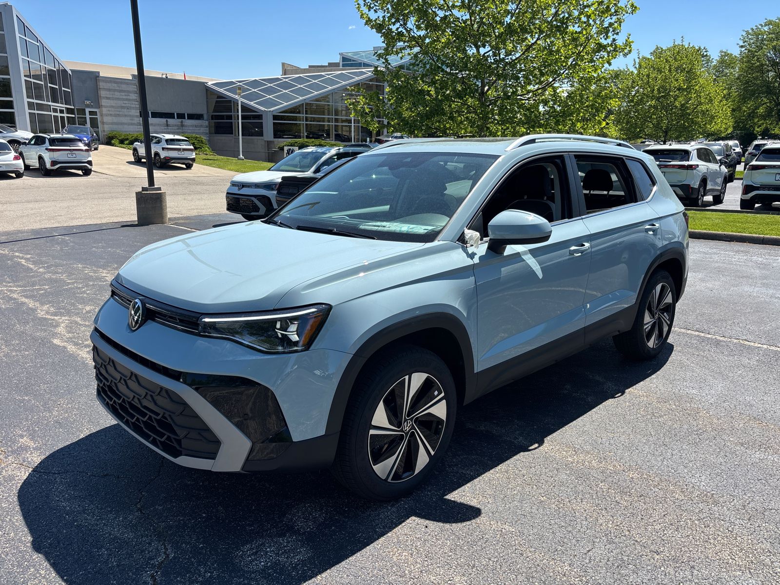 2026 Volkswagen Taos 1.5T SE 4Motion's photo