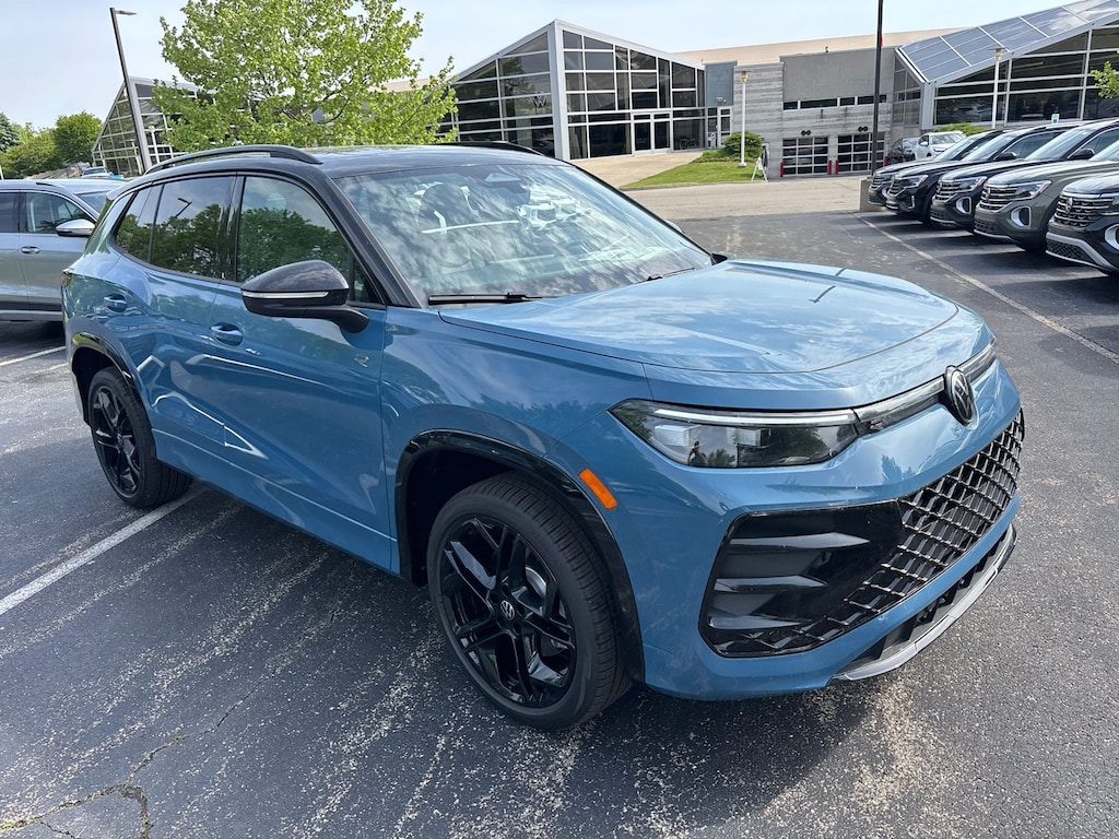 New 2026 Volkswagen Tiguan 2.0T SE R-Line Black SUV