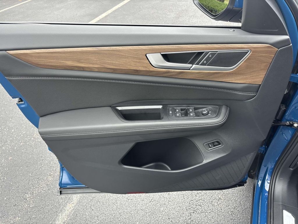 2026 Volkswagen Atlas SE w/Tech - Photo 11