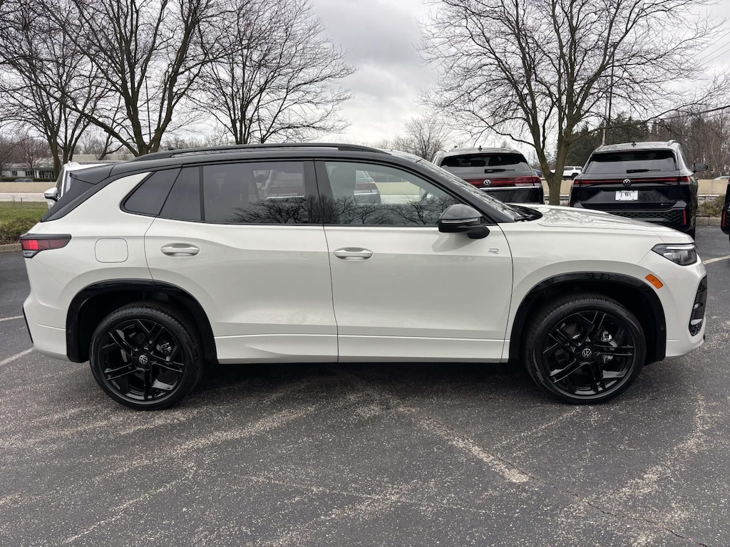 New 2026 Volkswagen Tiguan 2.0T SE R-Line Black SUV