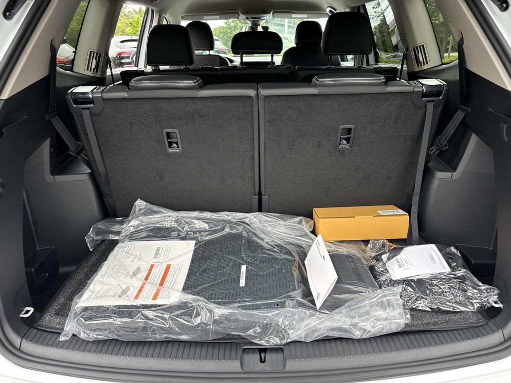2026 Volkswagen Atlas SE w/Tech - Photo 9