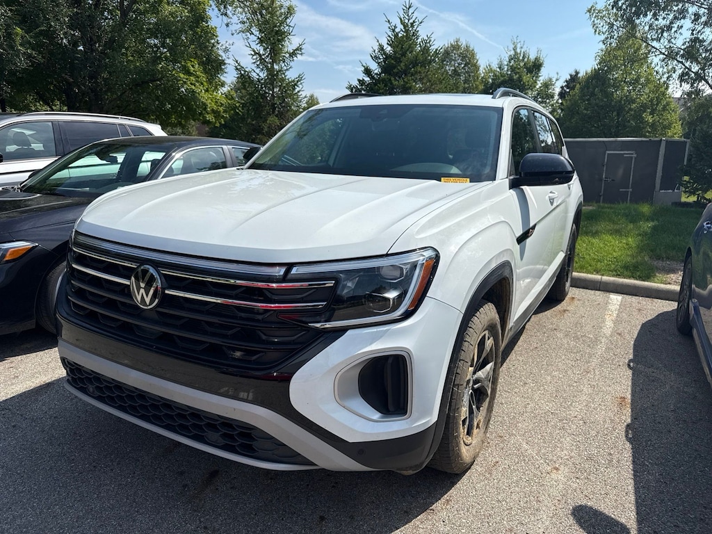Used 2025 Volkswagen Atlas 2.0T Peak Edition SUV