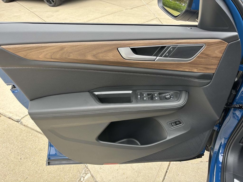 2026 Volkswagen Atlas SE w/Tech - Photo 11