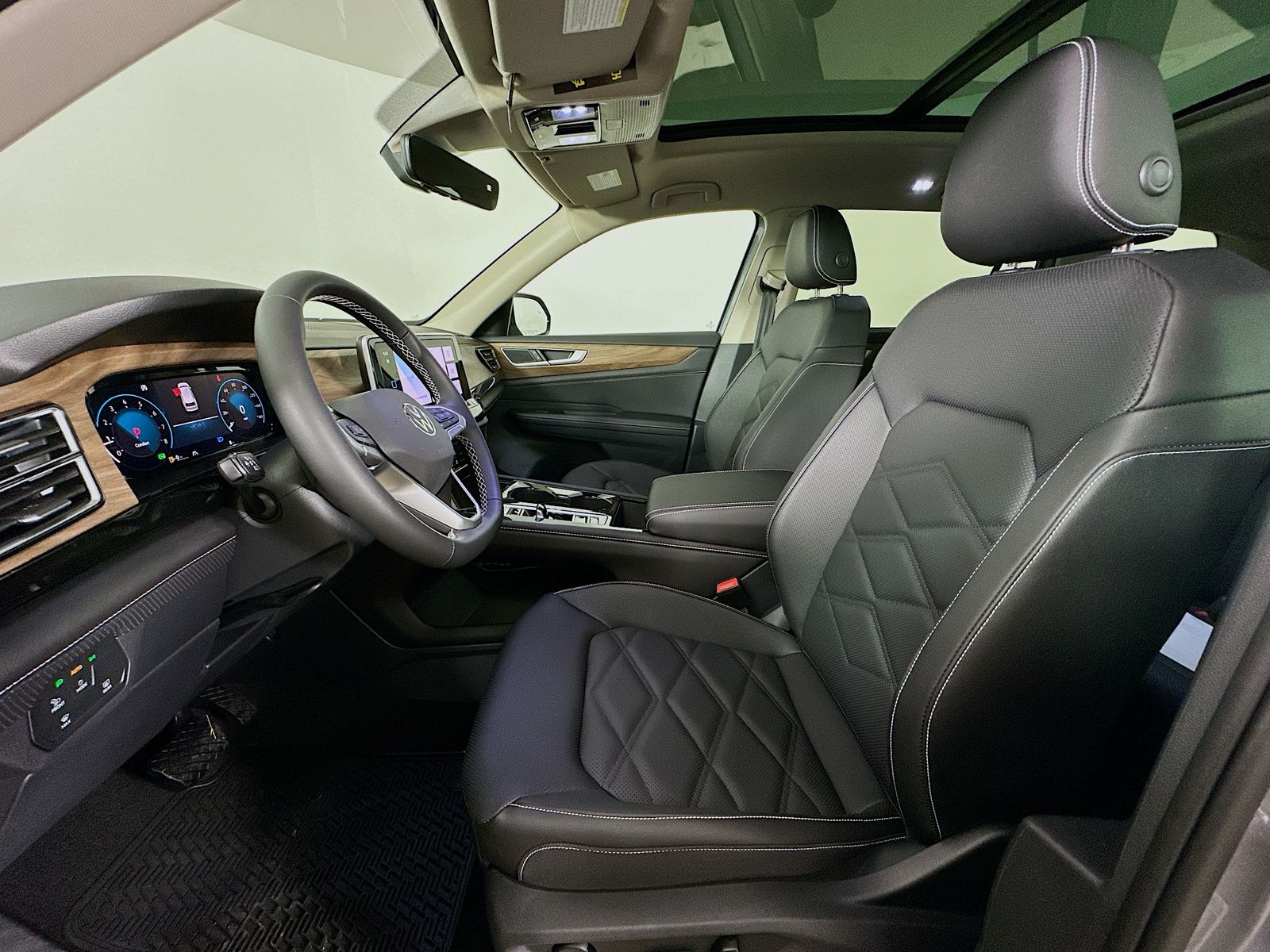 2026 Volkswagen Atlas SE w/Tech - Photo 32