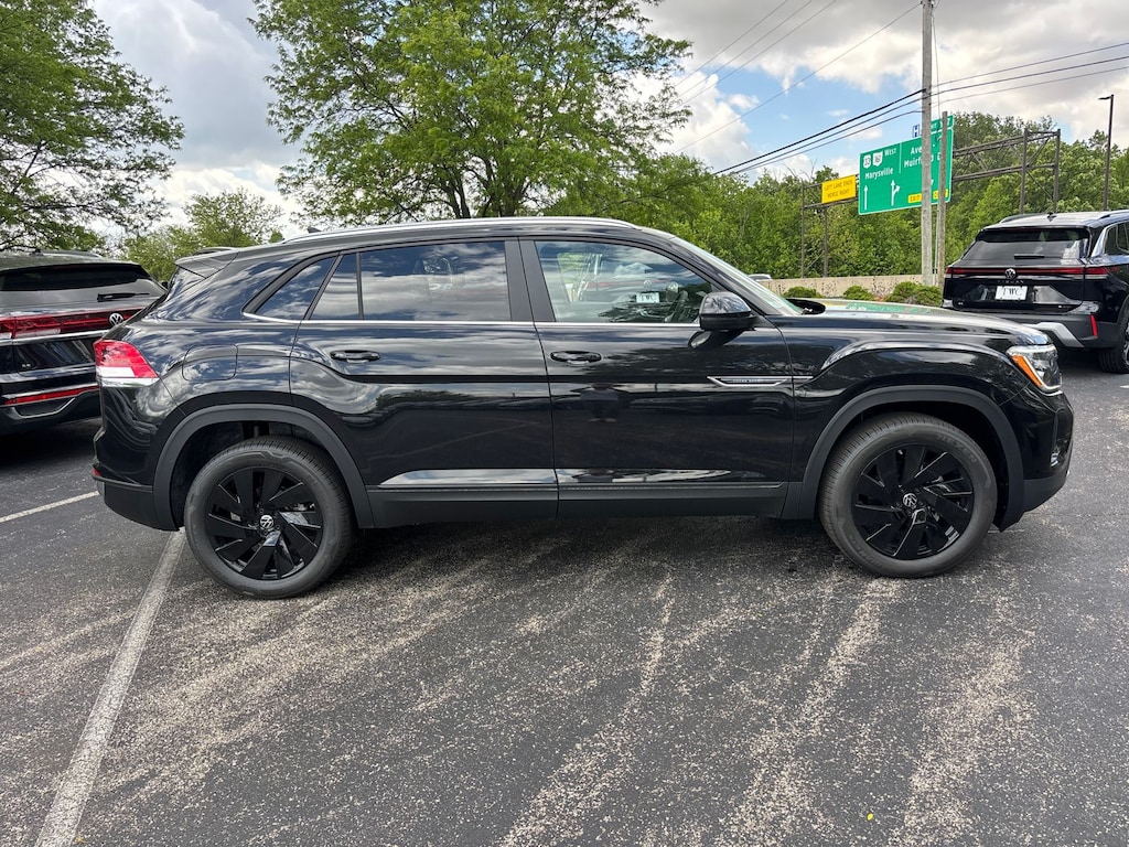 New 2026 Volkswagen Atlas Cross Sport 2.0T SE w/Technology SUV