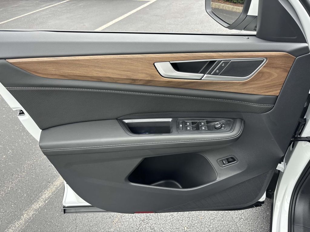 2026 Volkswagen Atlas SE w/Tech - Photo 11
