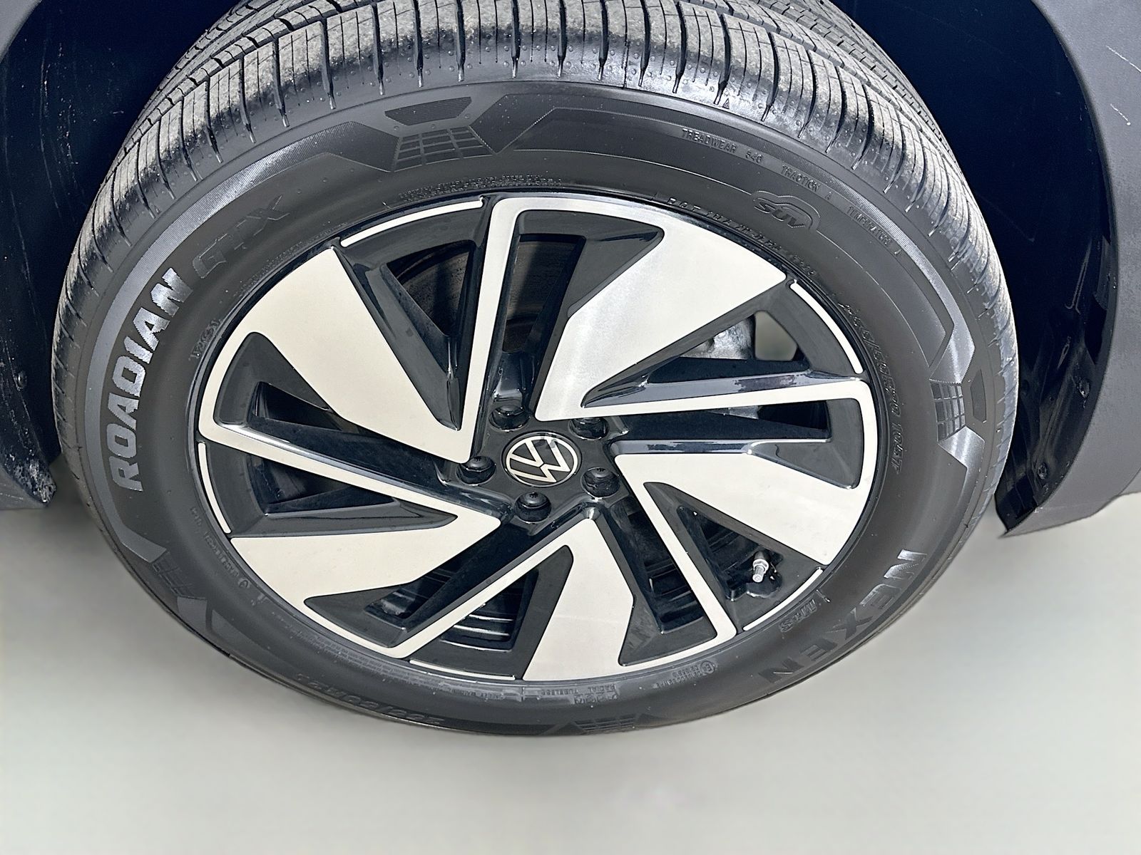2026 Volkswagen Atlas SE w/Tech - Photo 10