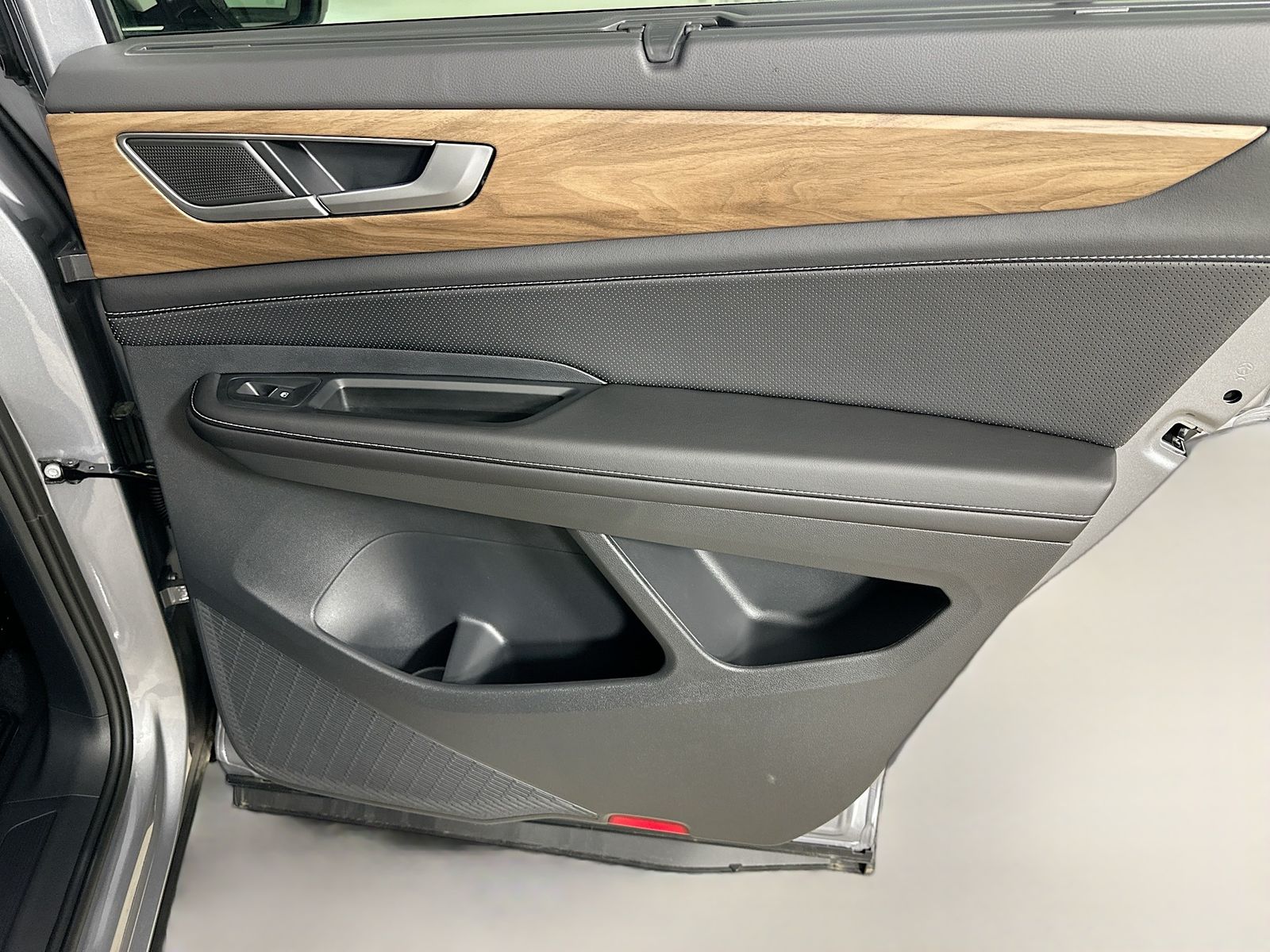 2026 Volkswagen Atlas SE w/Tech - Photo 41