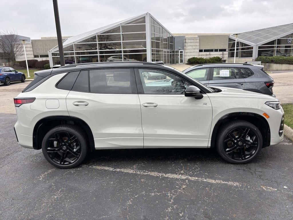 New 2026 Volkswagen Tiguan 2.0T SE R-Line Black SUV