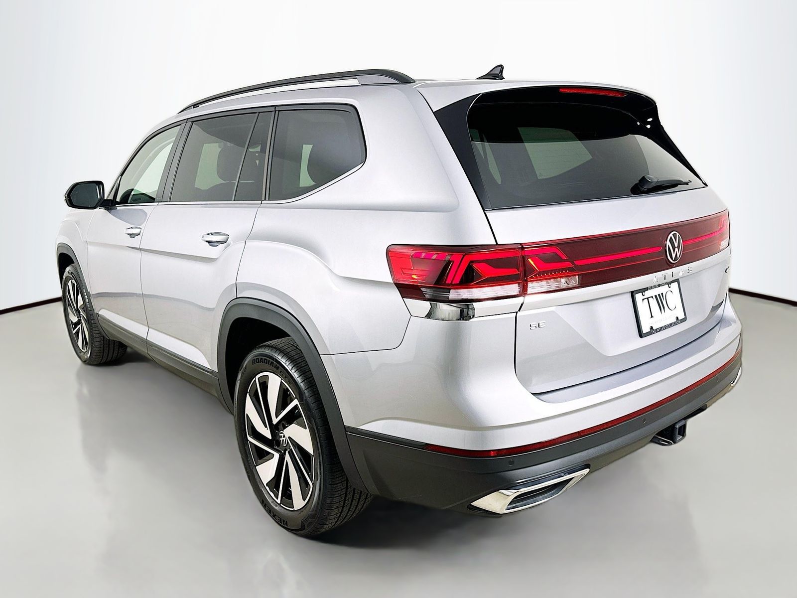 2026 Volkswagen Atlas SE w/Tech - Photo 7