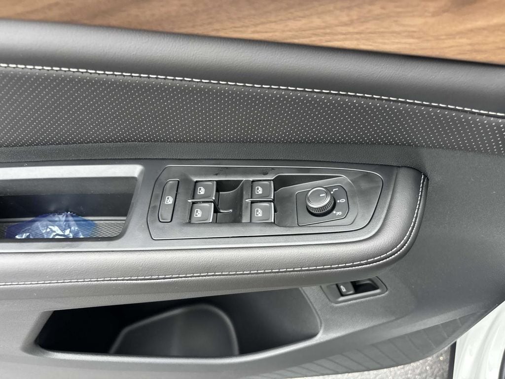 2026 Volkswagen Atlas SE w/Tech - Photo 13