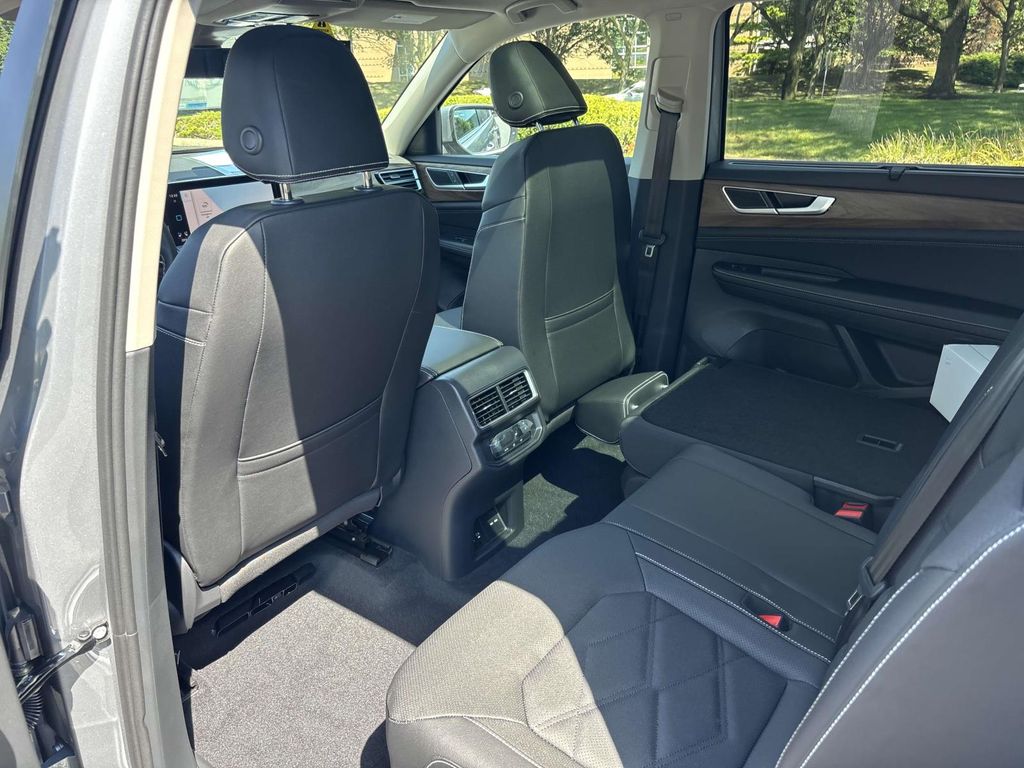 2026 Volkswagen Atlas SE w/Tech - Photo 29