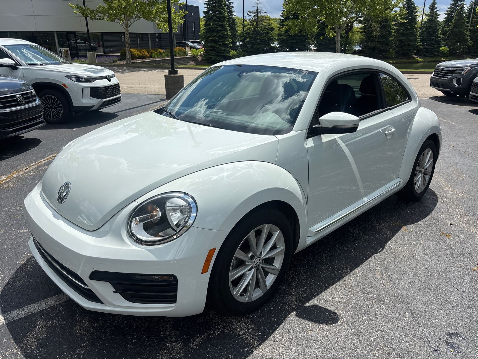 2018 Volkswagen Beetle 2.0T S Auto's photo