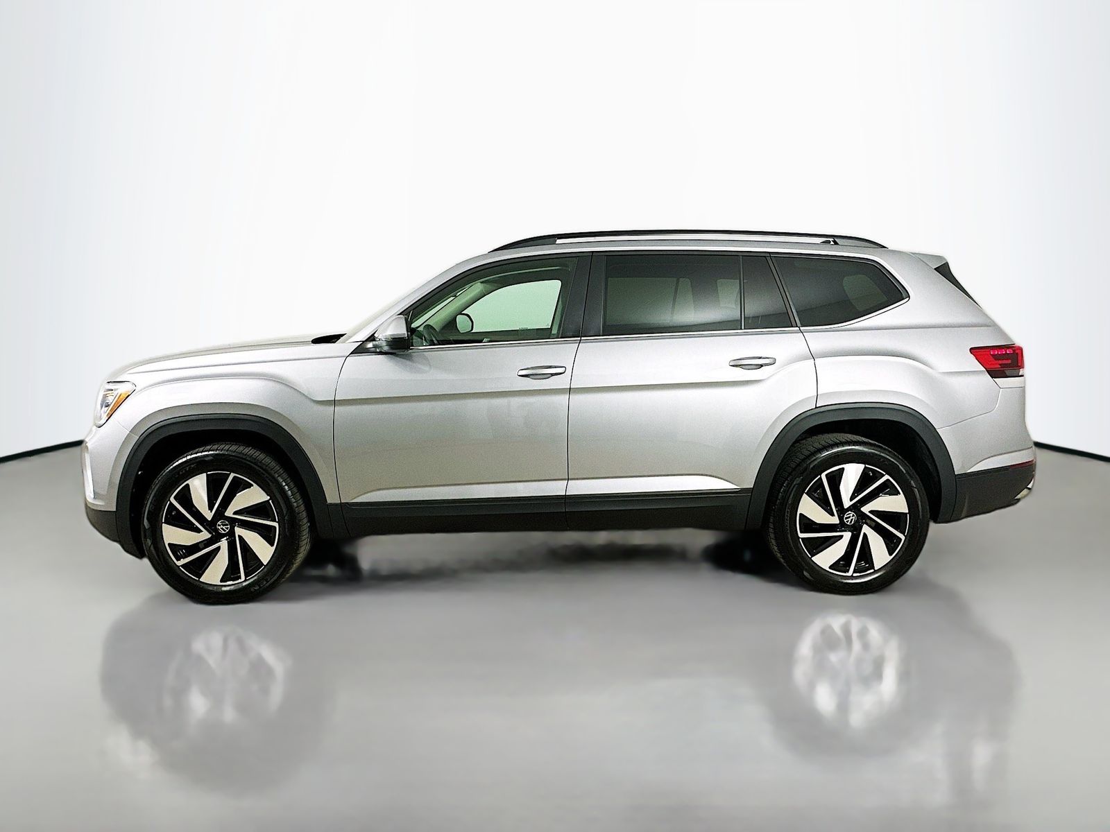 2026 Volkswagen Atlas SE w/Tech - Photo 8