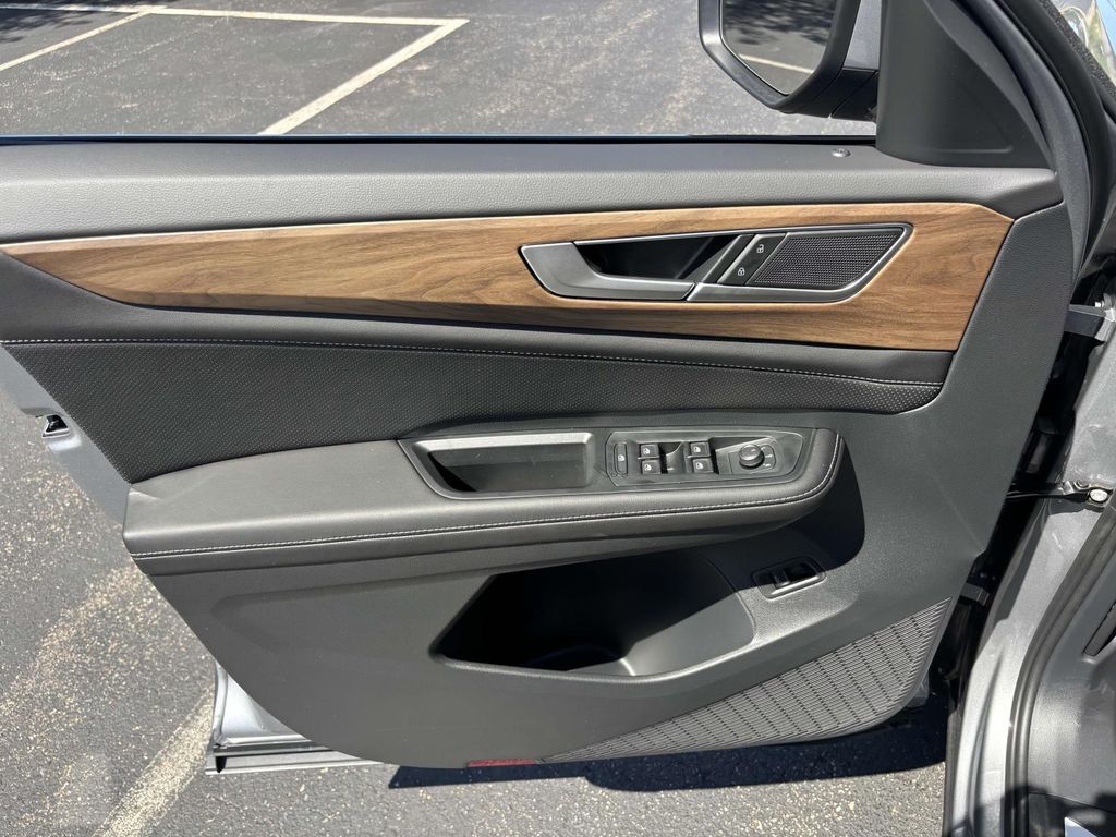 2026 Volkswagen Atlas SE w/Tech - Photo 11