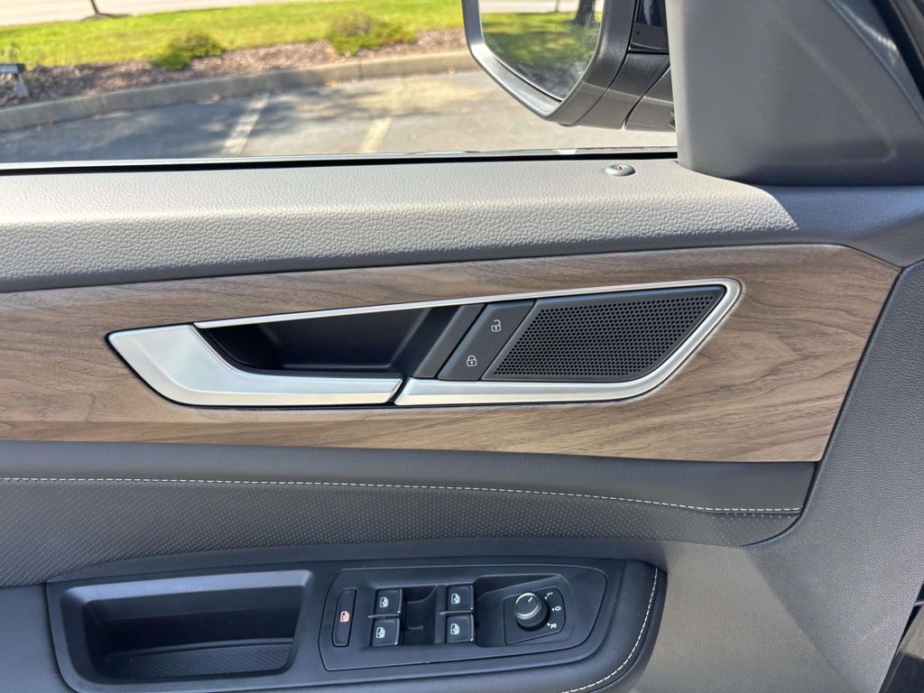 2026 Volkswagen Atlas SE w/Tech - Photo 12