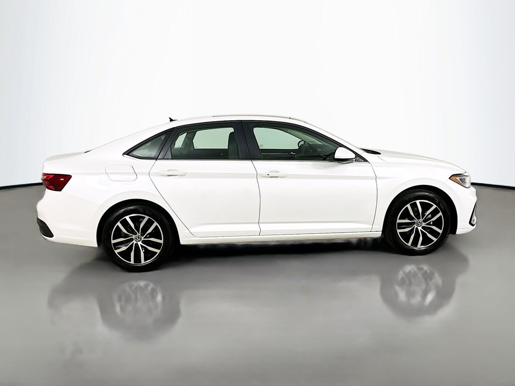 Used 2025 Volkswagen Jetta 1.5T SE Sedan