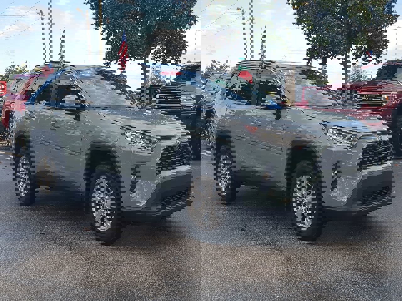 2021 Toyota RAV4 XLE photo 2
