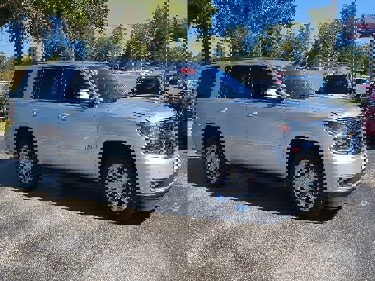 2016 Chevrolet Tahoe LT photo 2