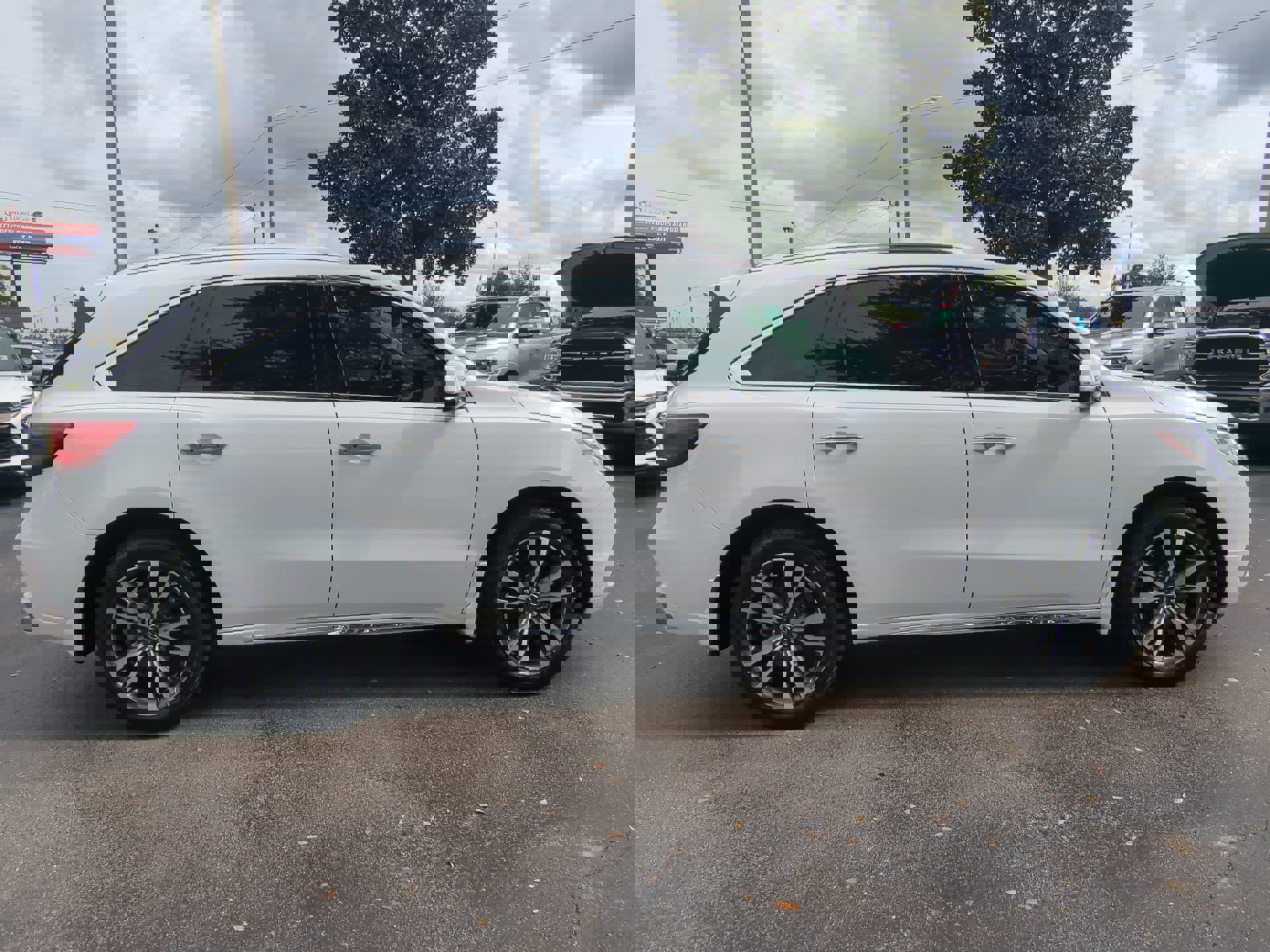 2020 Acura MDX Advance photo 3