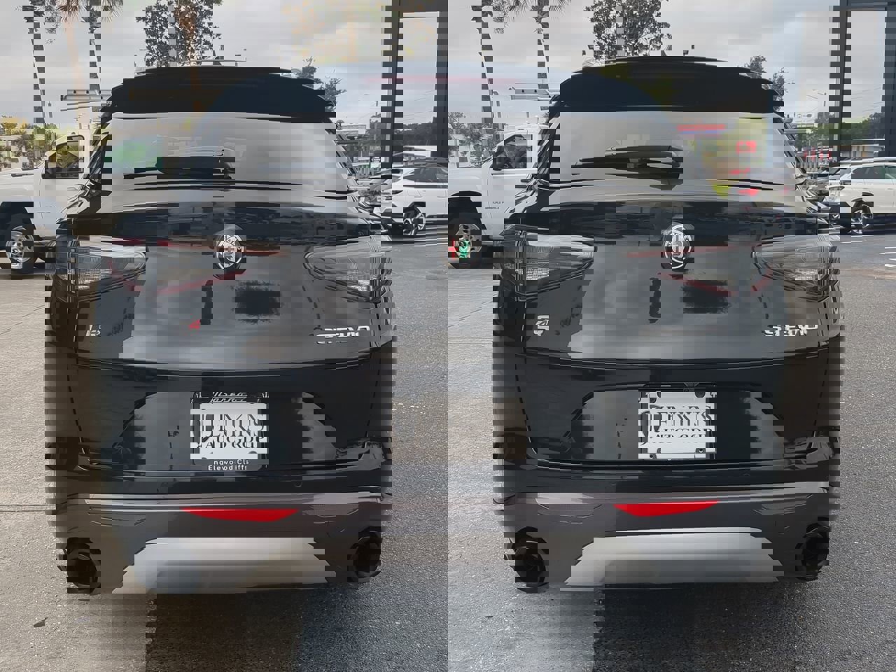 2024 Alfa Romeo Stelvio Ti photo 2