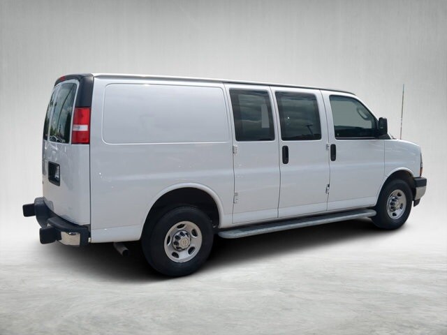 2024 Chevrolet Express 2500 Work Cargo Van photo 3