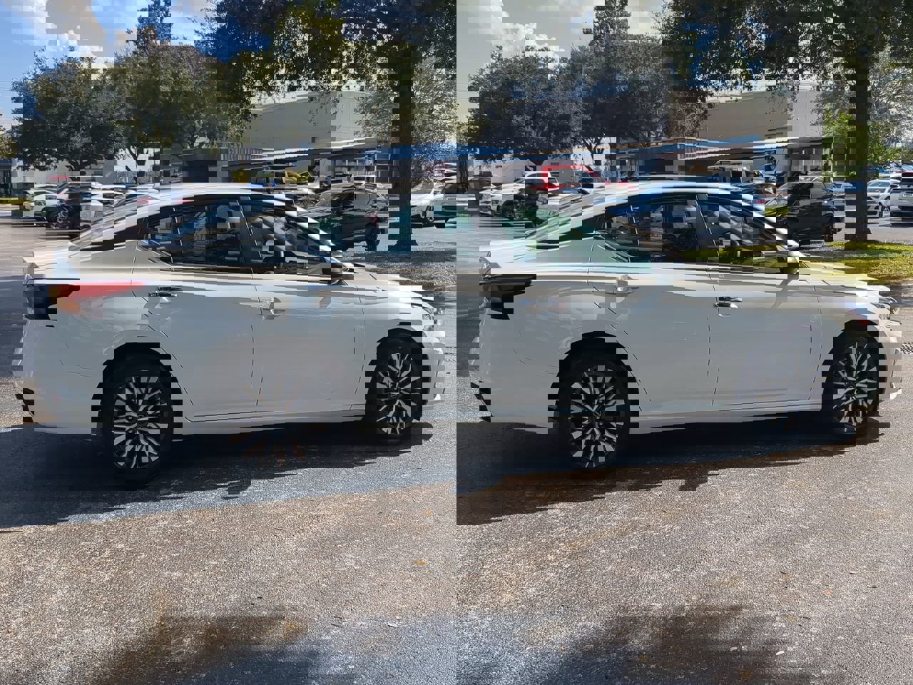 2025 Nissan Altima 2.5 SV photo 4