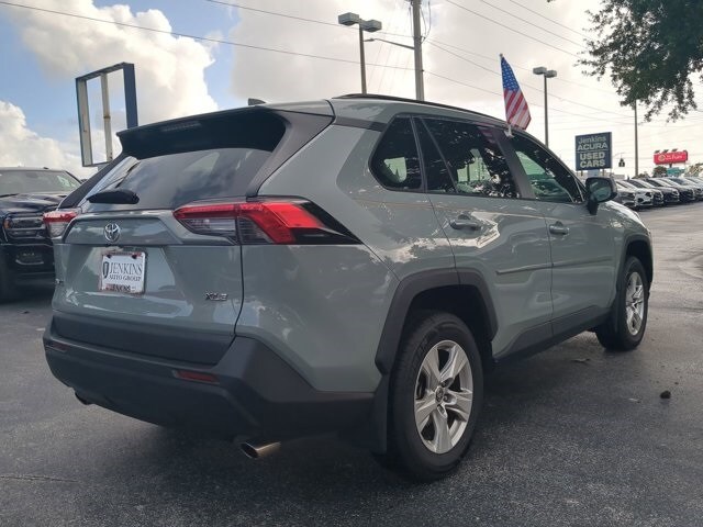 2021 Toyota RAV4 XLE photo 3