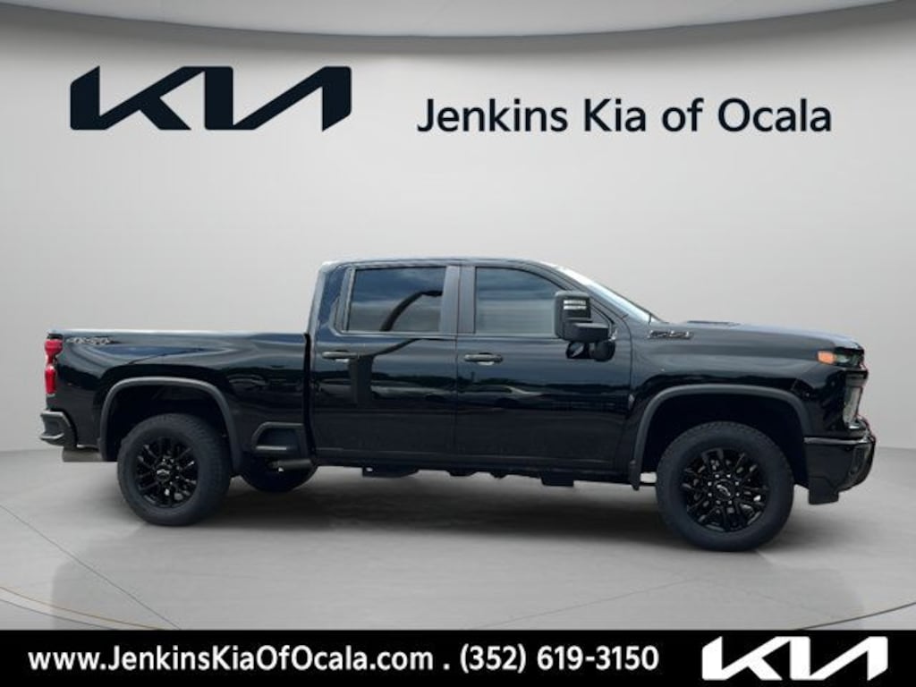 Used 2025 Chevrolet Silverado 2500 HD Custom Truck Crew Cab