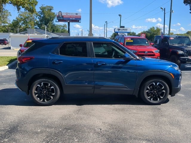 2021 Chevrolet Trailblazer LT photo 2
