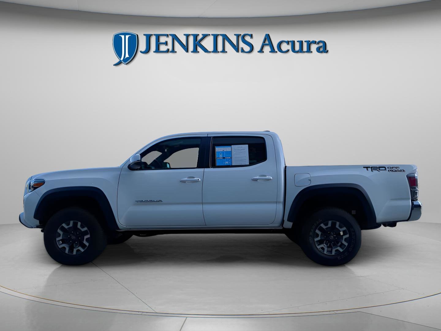 2023 Toyota Tacoma SR5 - Photo 8