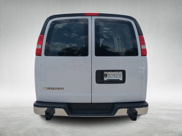 2024 Chevrolet Express 2500 Work Cargo Van photo 4