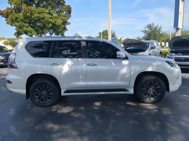 2023 Lexus GX 460 photo 2