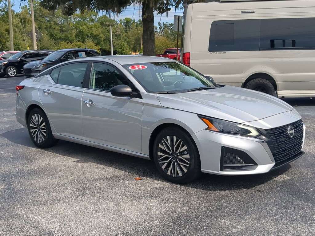 Used 2024 Nissan Altima 2.5 SV Sedan