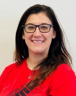 Staff member Alicia McGuire from ID_7ad46dac4cd8
