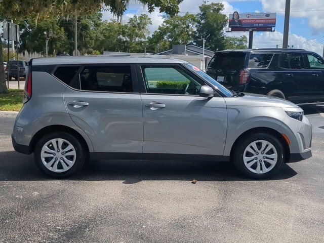 2023 Kia Soul LX photo 2