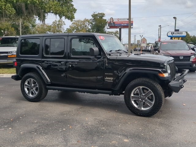 2019 Jeep Wrangler Unlimited Sahara photo 2