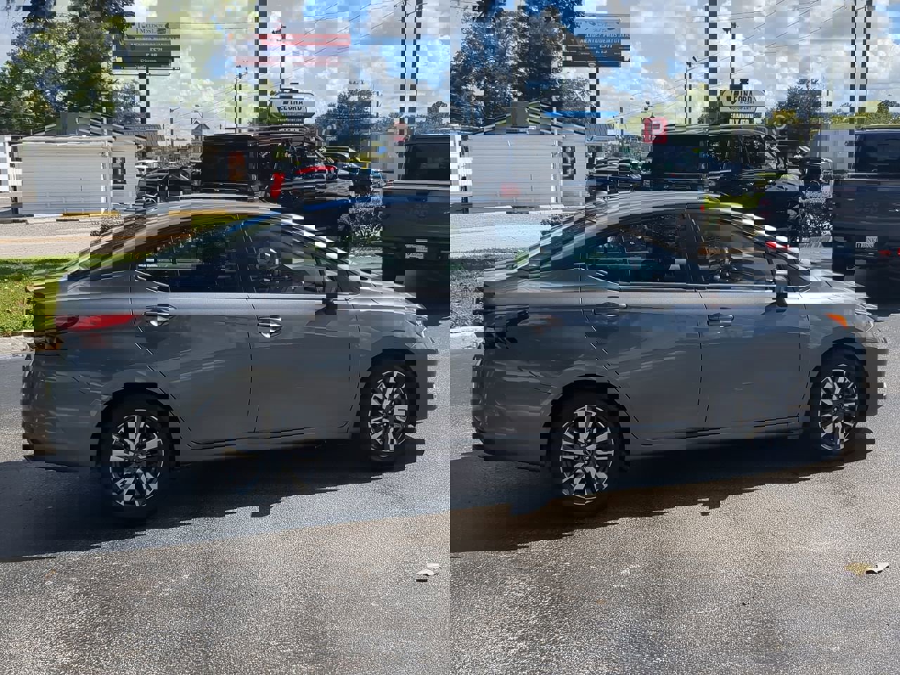 2023 Nissan Versa 1.6 SV photo 3